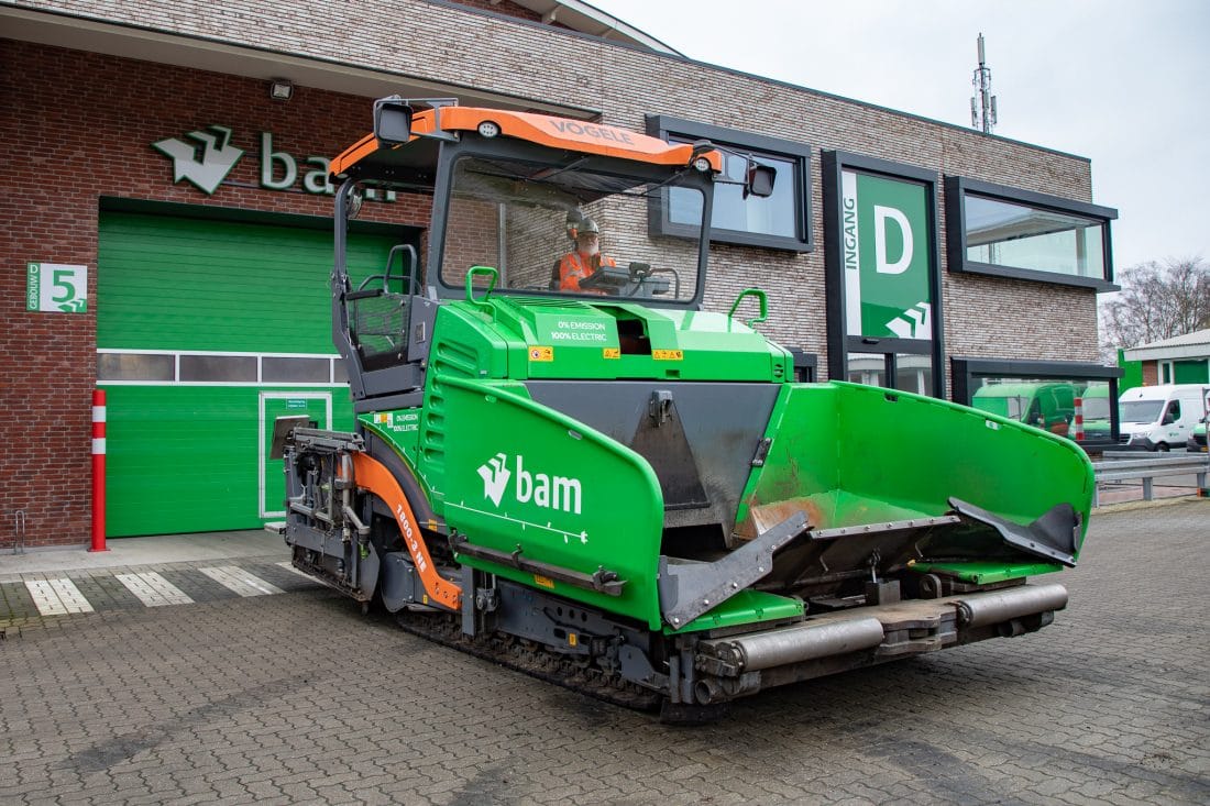 Wereldprimeur: elektrische asfaltspreidmachine voor BAM