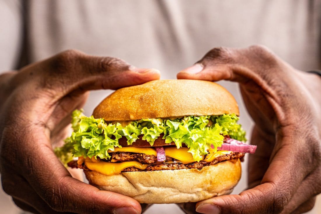 Diego’s Burgers verzorgd plant-based Chef’s Table pop-up op DGTL festival lancering van guilt-free Smashed Burger in samenwerking met Beyond Meat