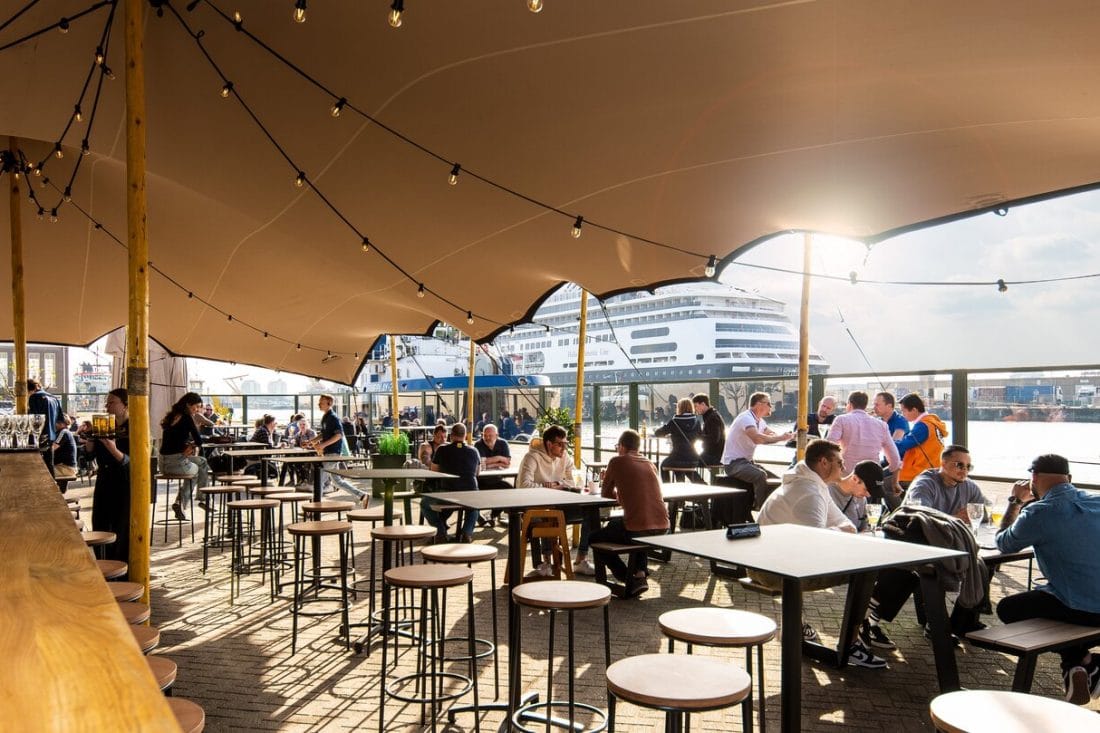 Stadshaven Brouwerij opent gigantisch terras aan de Rotterdamse Merwehaven 6 mei feestelijke opening met diverse acts en muzikaal entertainment