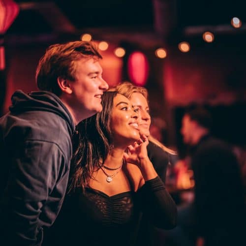 Mooie Boules opent Dikke Mic Karaoke Bar in Rotterdam