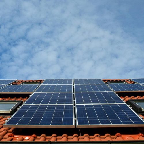 Helft Nederlanders wil zonnepanelen om energiekosten te verlagen