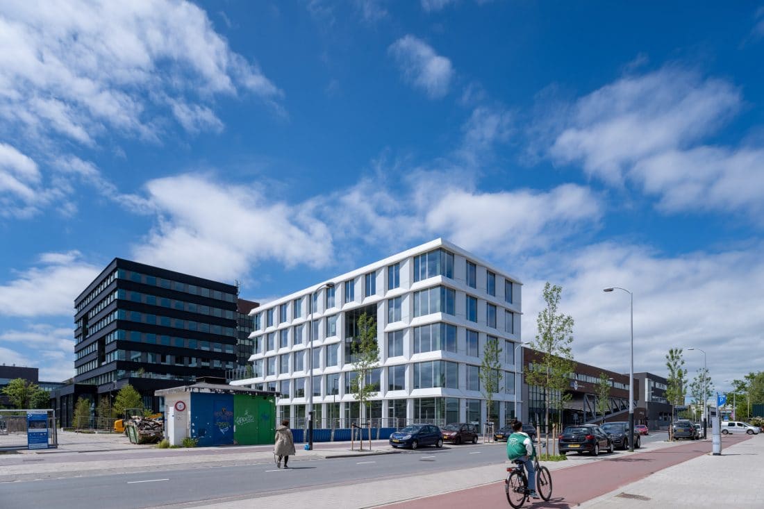 Max & Moore is opgeleverd: groen en gezond kantorencomplex in Amsterdam Buiksloterham