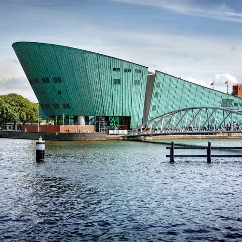 Nieuwe familietentoonstelling in NEMO Science Museum: Wat een gebouw!