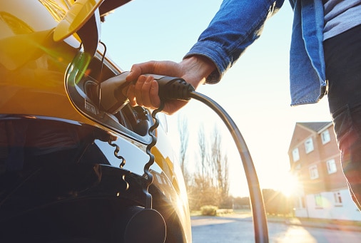 Elektrisch rijden toegankelijker dankzij nieuwe laadpaal