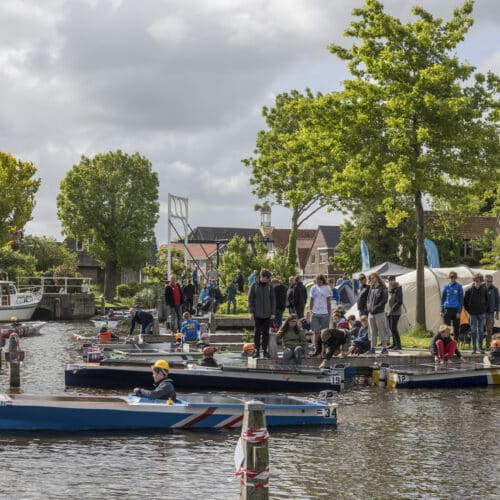 Duurzame boten op zonne-energie varen eerste wedstrijd in Den Helder