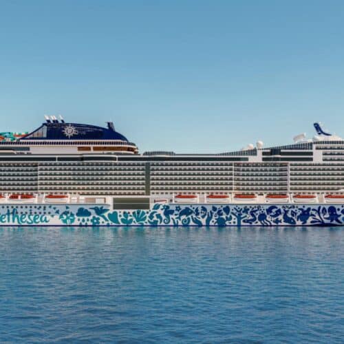 MSC Euribia legt aan in Amsterdam voor 's werelds eerste klimaatneutrale cruise