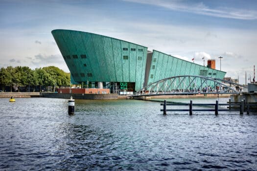 NEMO Science Museum 100 jaar: feestelijke viering van de nieuwsgierigheid en iconische experimenten