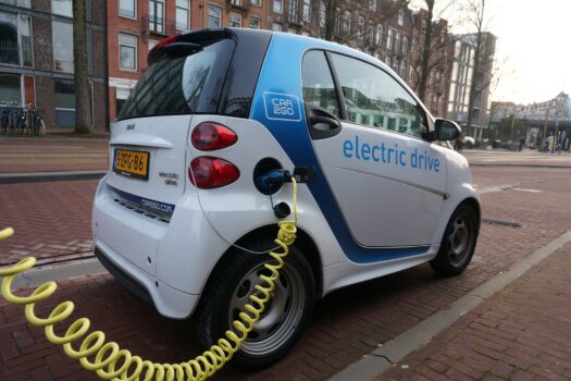 Een op de drie zakelijke rijders verwacht niet te kunnen afstappen van fossiele brandstof