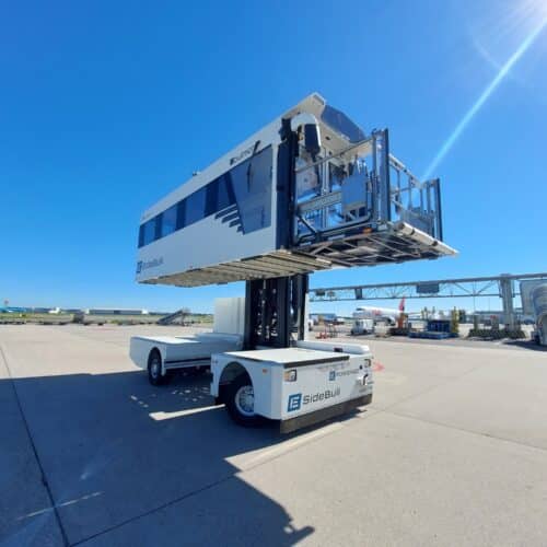Axxicom Airport Caddy test volledig elektrische ambulift voor boarden passagiers in vliegtuig