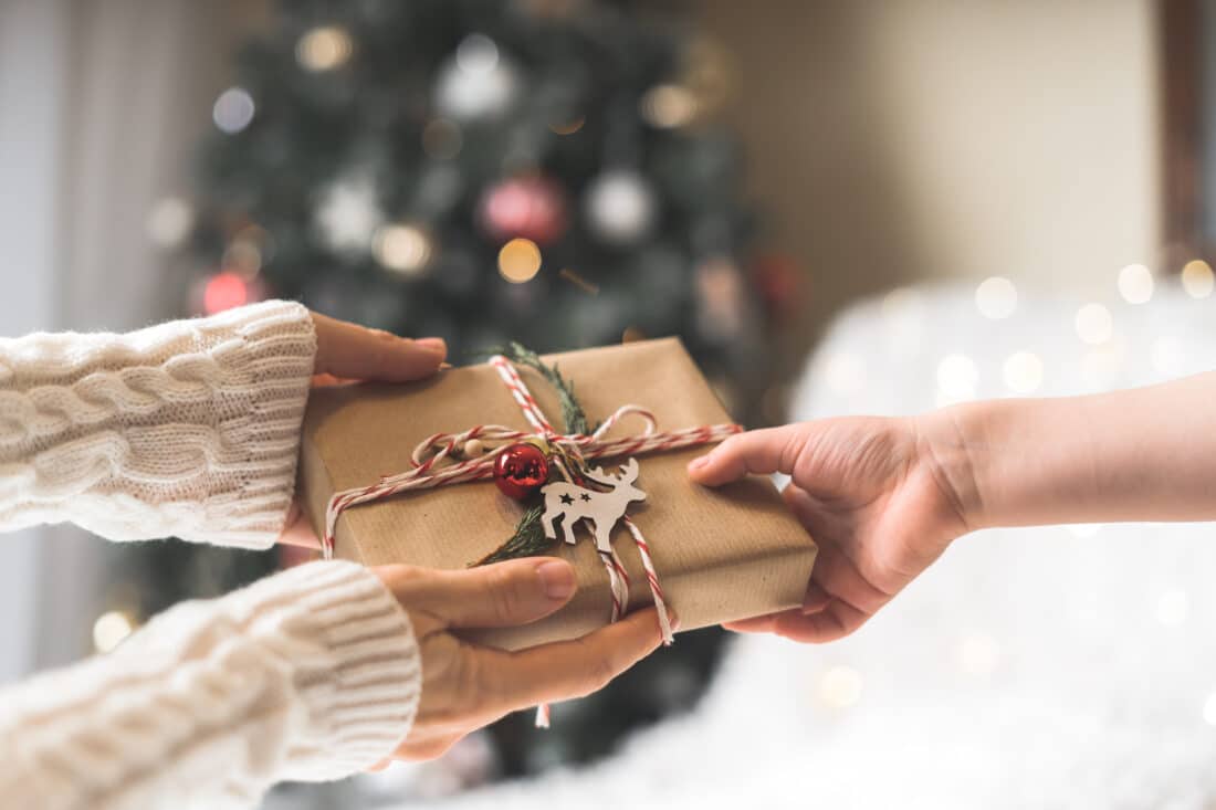 Eén op vier Nederlanders gooit sinterklaas- of kerstcadeau ongebruikt weg 