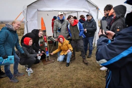 Scholieren lanceren zelfgebouwde satellieten met een echte raket tijdens CanSat Lanceerdag