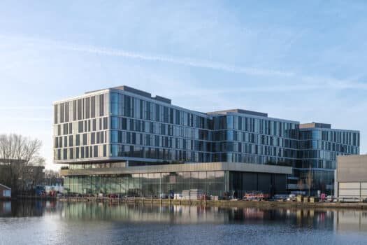 Being levert een van de grootste hout-hybride kantoren van Europa op aan DPG Media