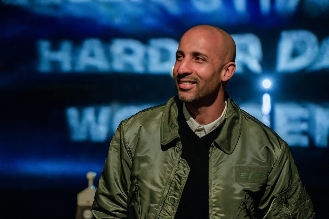 Amstel krijgt stem: dijkgedicht van Willem de Bruin waarschuwt voor stijgend water