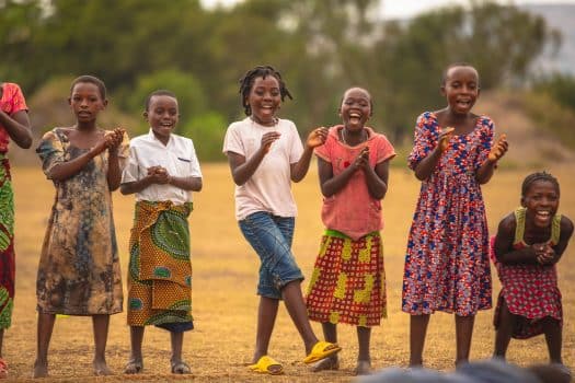 We vieren vrijheid. Maar voor 520 miljoen kinderen bestaat vrijheid niet.